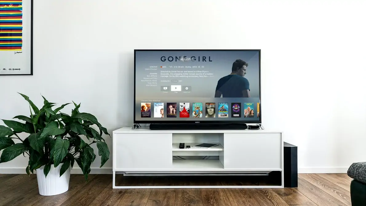 Jak urządzić kącik multimedialny z pomocą szafki RTV?